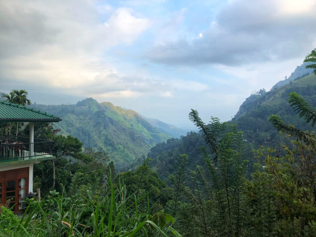 Mountainous green views from the town of Ella