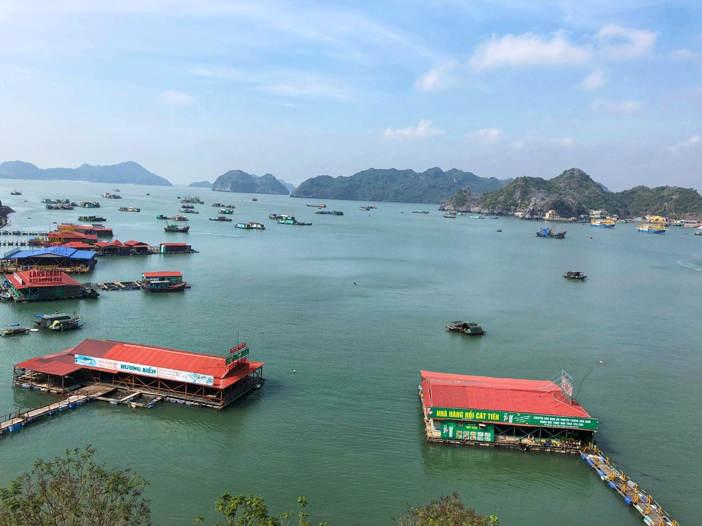 Floating restaurants off Cat Ba Island