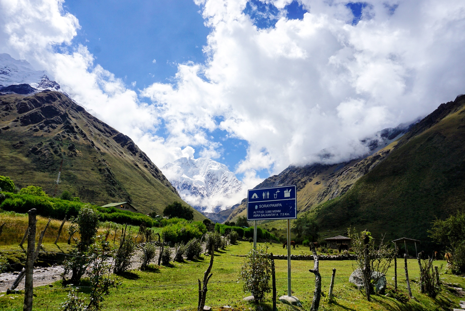 The start of the hike to Laguna Humantay.
